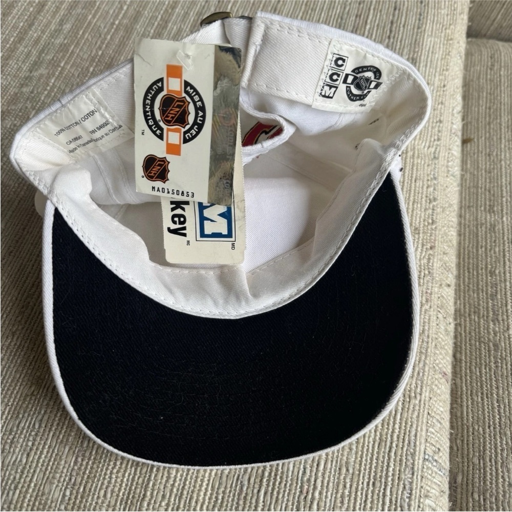 Vintage CCM hockey Hat CALGARY FLAMES NHL Ball Cap Snapback NWT Unisex White - Picture 2 of 6